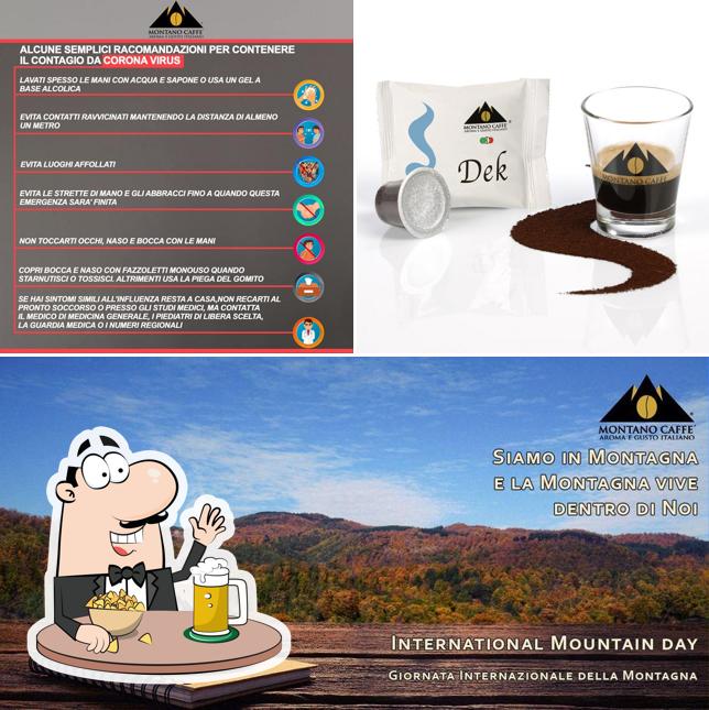 Puoi ordinare un rinfrescante bicchiere di birra chiara o scura