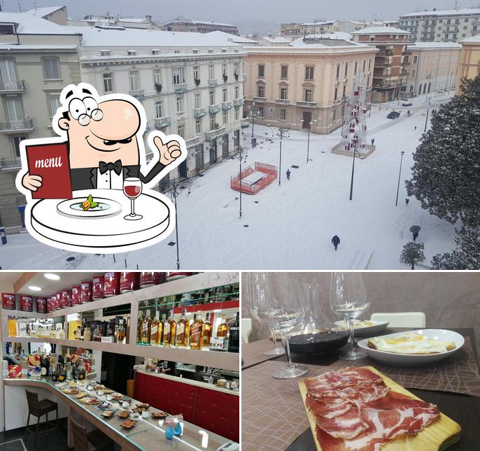 La immagine di cibo e esterno da Caffè Plaza