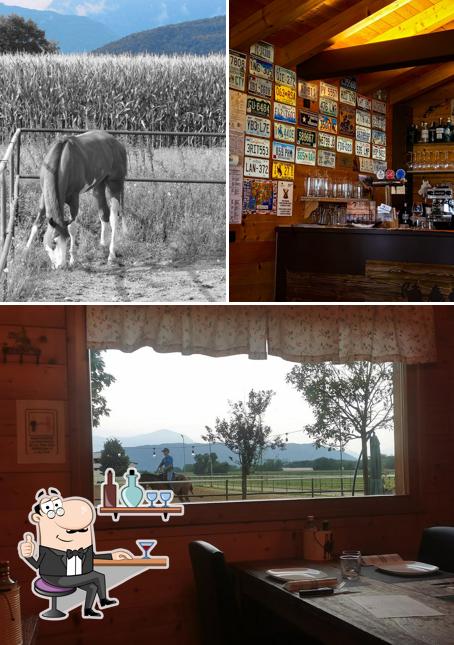 La foto della interni e esterno di L.A. 104 Maneggio con ristorantino americano