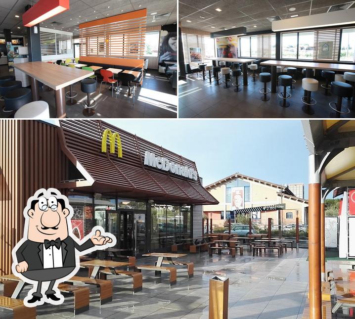 Siediti a un tavolo di McDonald's Ladispoli