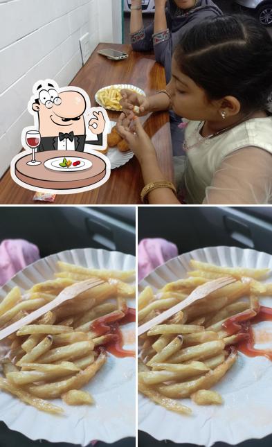 Food at Baba Chai- Fries & Rolls