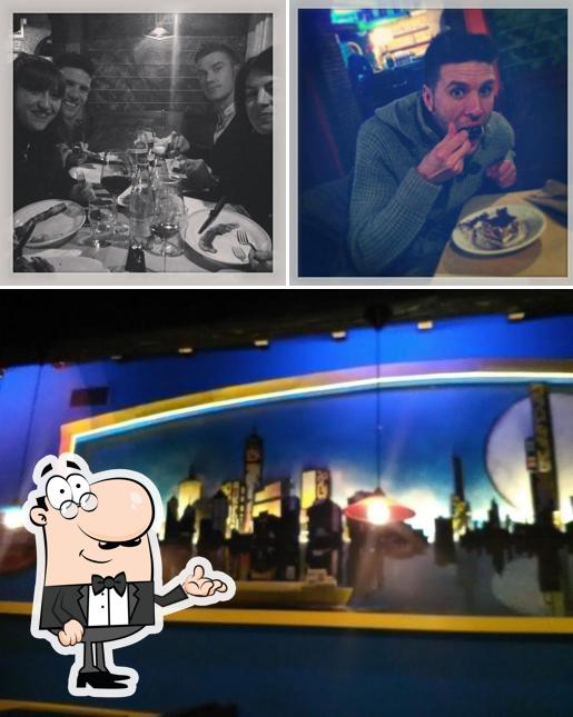 Questa è la foto che presenta la interni e cibo di Fire's Pub Copparo