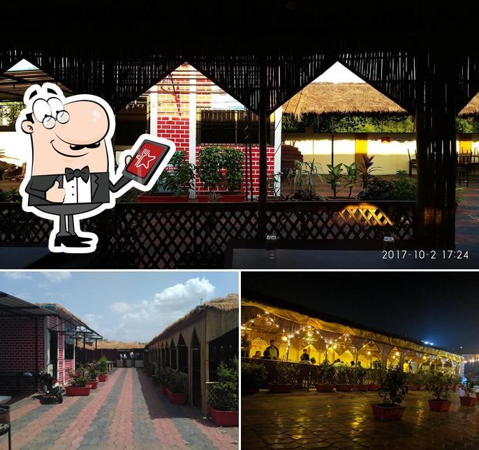 The exterior of Honey's Red Chilli