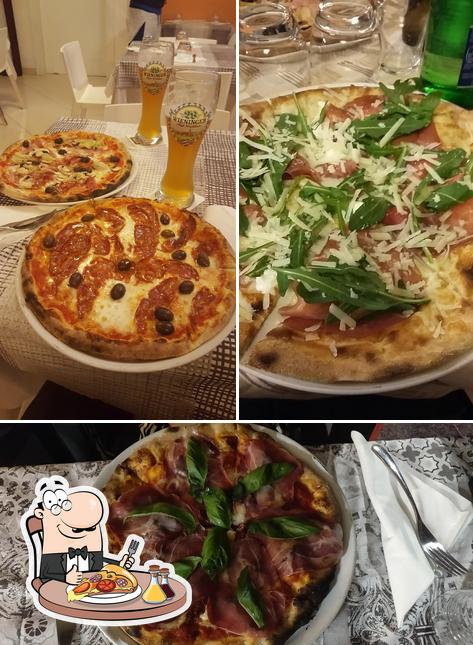 Prenditi una pizza a DA NICOLA - Pizzeria