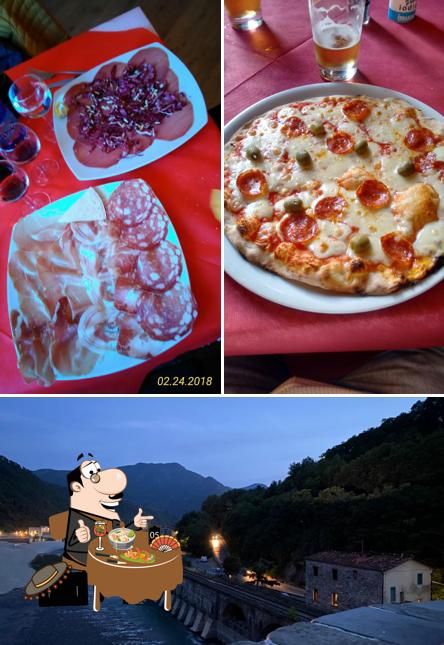 Questa è la immagine che presenta la cibo e esterno di Pizzeria Devil's Bridge