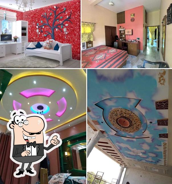 Check out how Ruchi Vada Centre looks inside