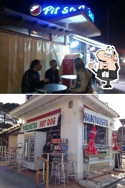 Gli interni di Bar Pit Stop