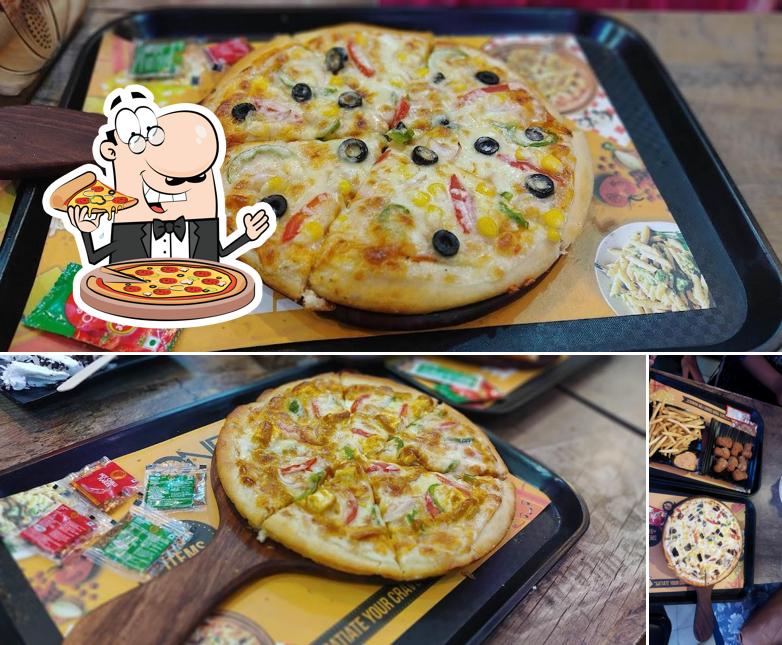 Get pizza at One Bite Munger