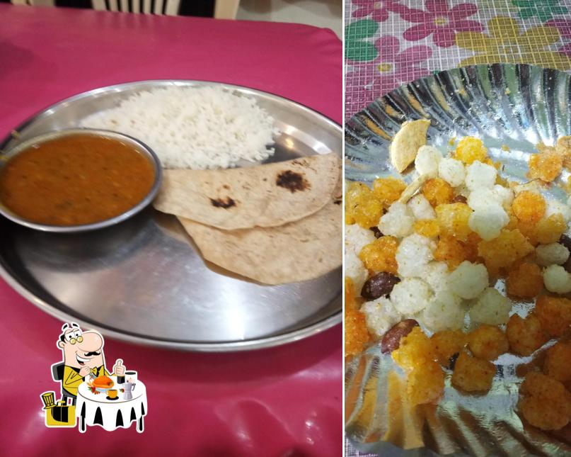 Meals at Vighnaharta Bhojnalay