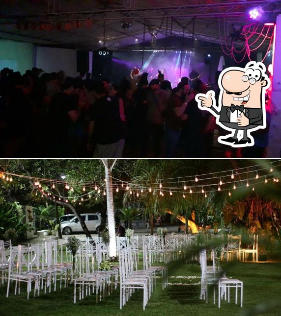 Look at the image of Garden Pub