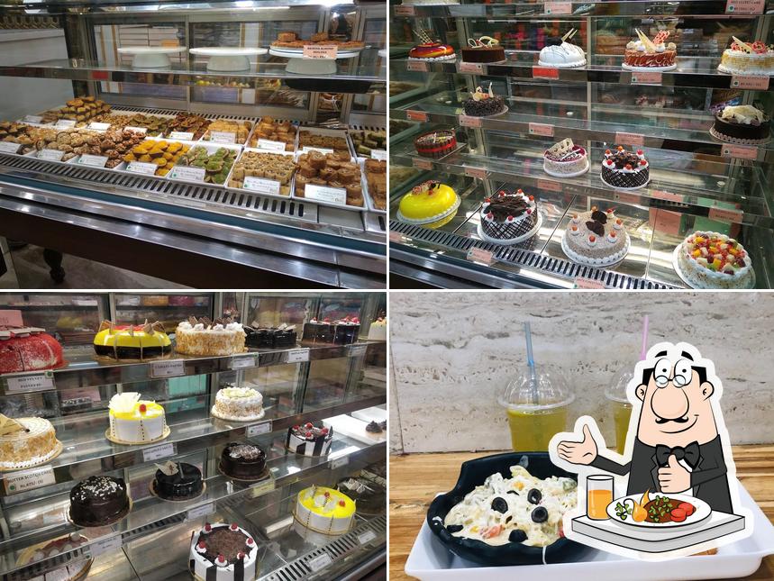 Food at Oasis Baklawa Saket