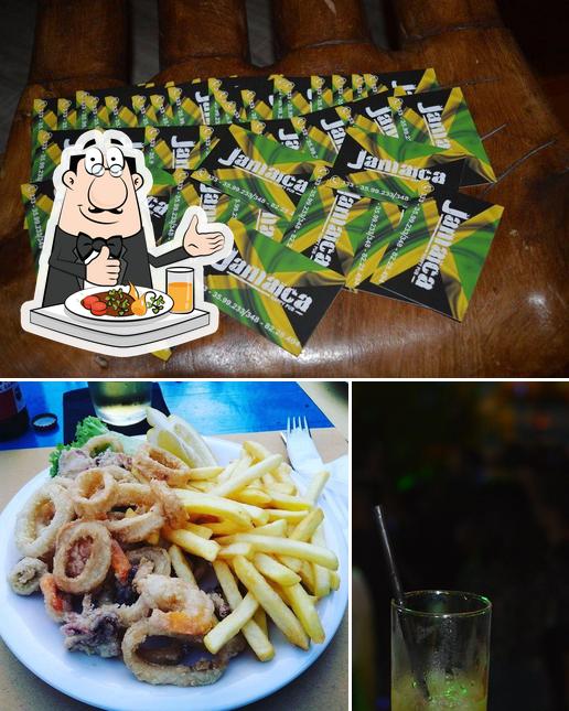 Guarda la immagine che mostra la cibo e alcol di Jamaica Club