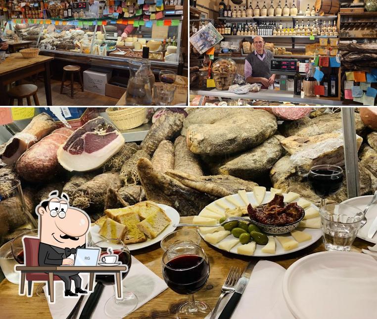 Dai un'occhiata agli interni di Alimentari Uffizi