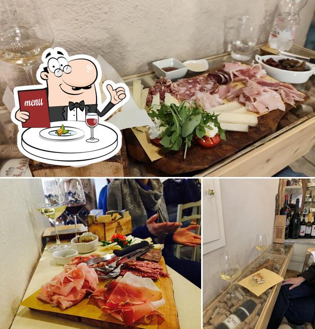 Dai un’occhiata alla foto che presenta la cibo e bancone da bar di Da I' Mariani
