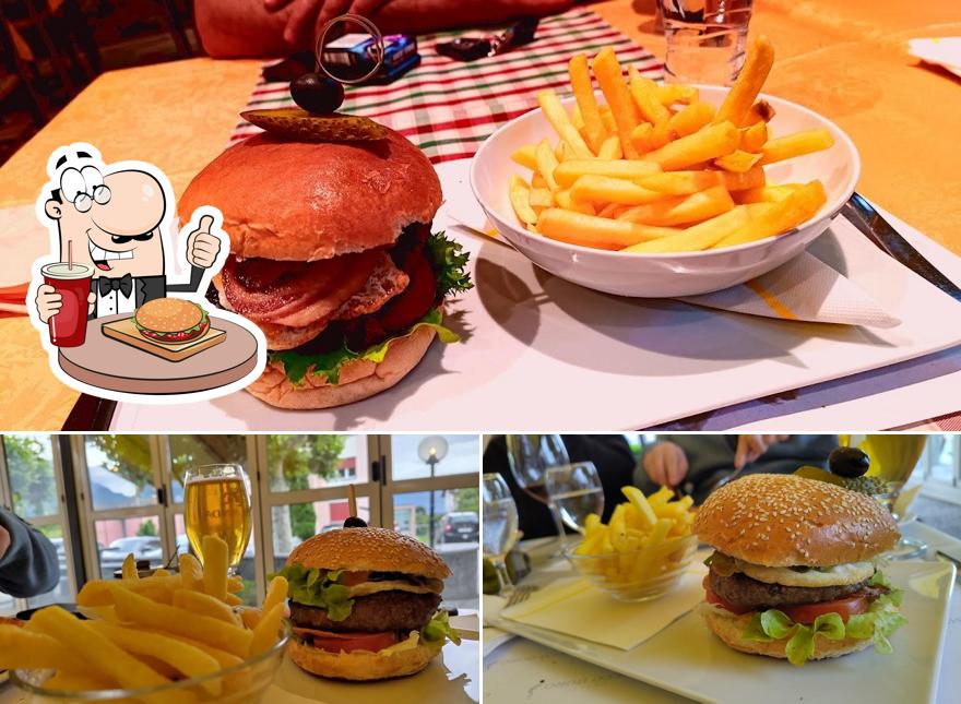 Prova un hamburger a Ristorante Campagna S.a g.l