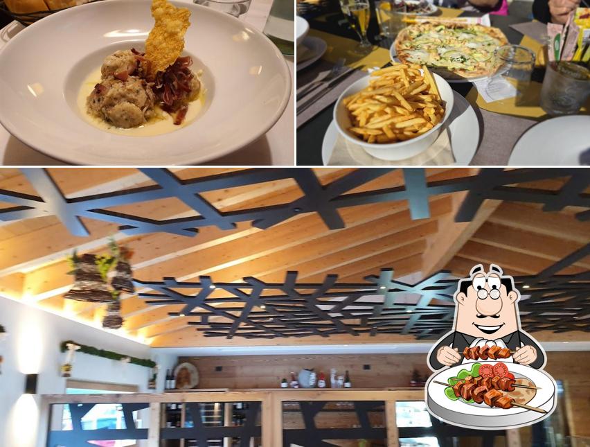 Dai un’occhiata alla foto che mostra la cibo e esterno di Ristorante Pizzeria al Picchio Rosso