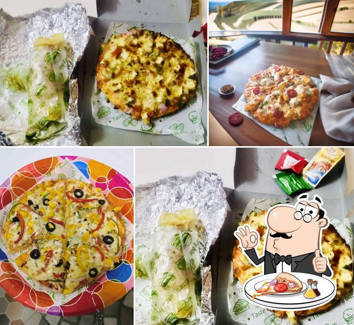 Get pizza at Fast Food Adda- A CAFE Best Mini Restaurant In Walhekarwadi