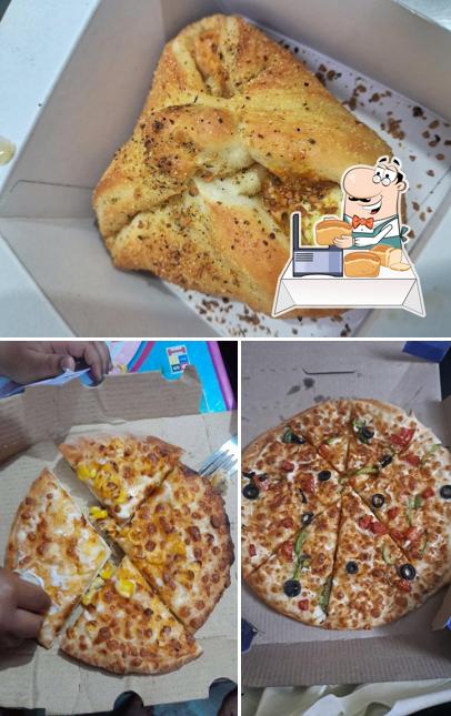Garlic bread at Roms Pizza
