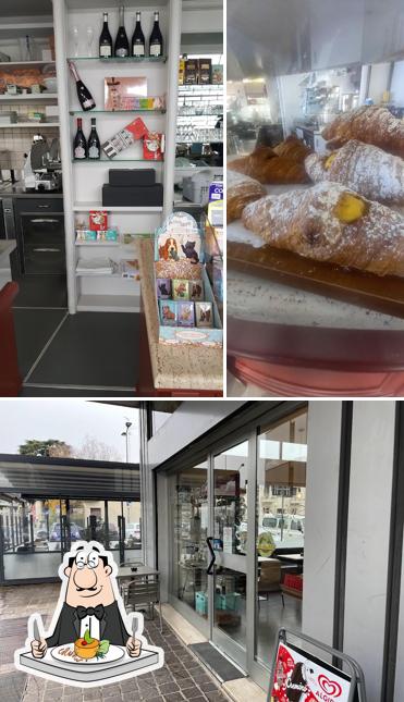 Cafe' Solaire si caratterizza per la cibo e interni