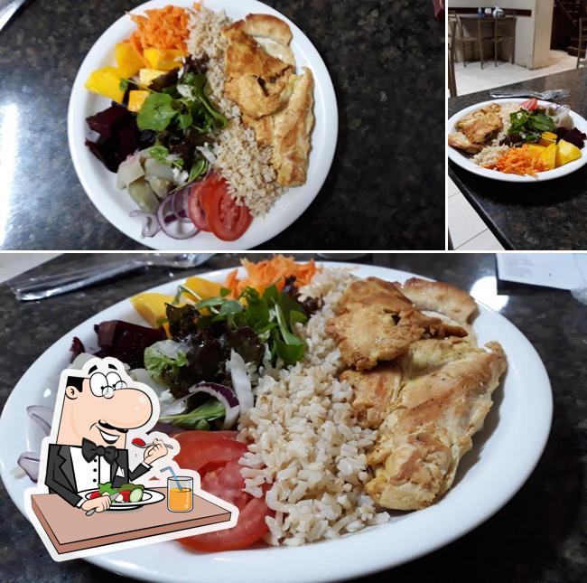 Entre diferentes coisas, comida e interior podem ser encontrados no Calamares