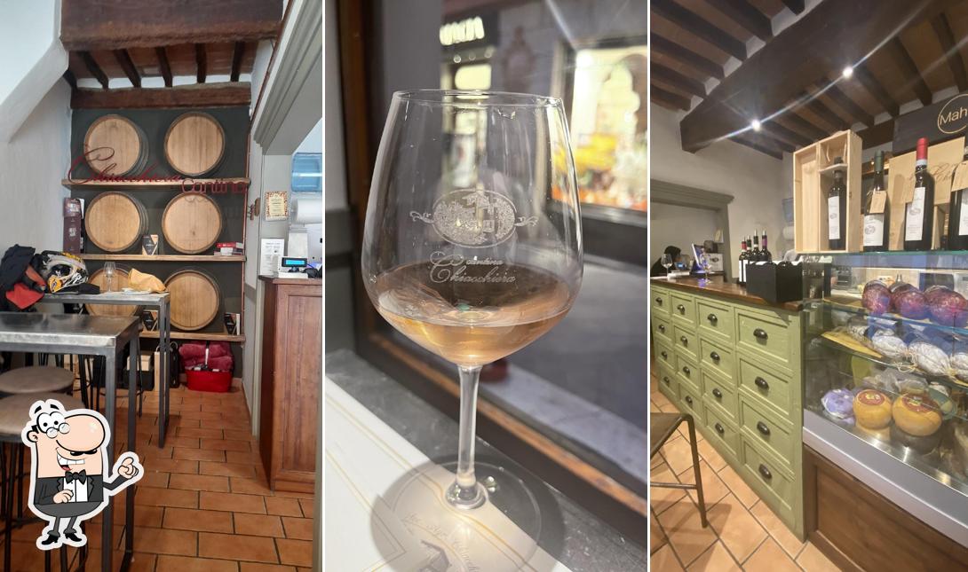 Gli interni di Chiacchiera Cantina
