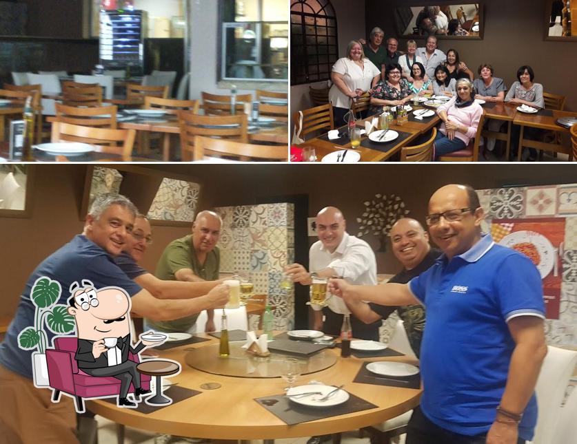 Veja imagens do interior do Mão Na Roda Pizzaria E Chopperia