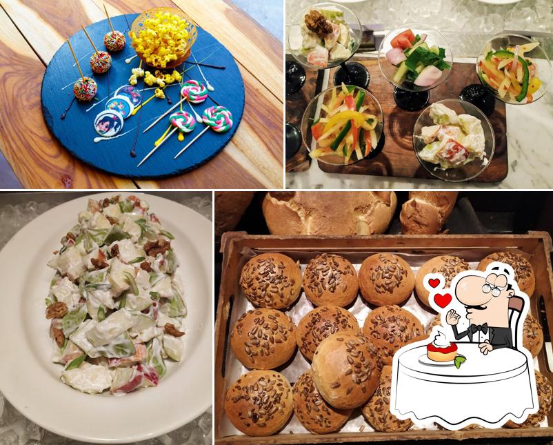 MoMo Cafe - Courtyard by Marriott Agra provides a number of desserts