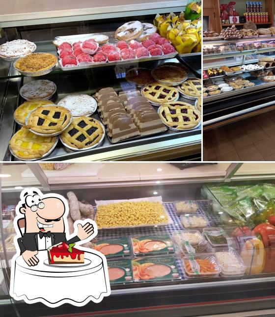 Forno Salumeria G.S. offre un'ampia varietà di dolci