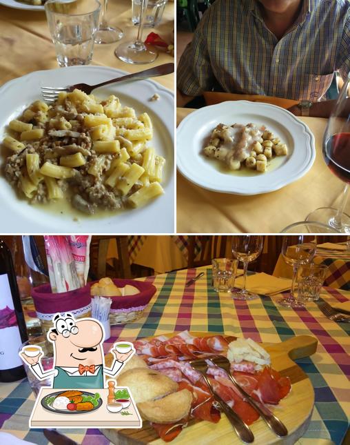 La foto della cibo e tavolo da pranzo di Trattoria Pedrocchi