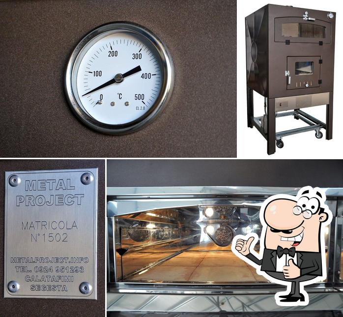 Ecco un'immagine di Forno a legna SOLE