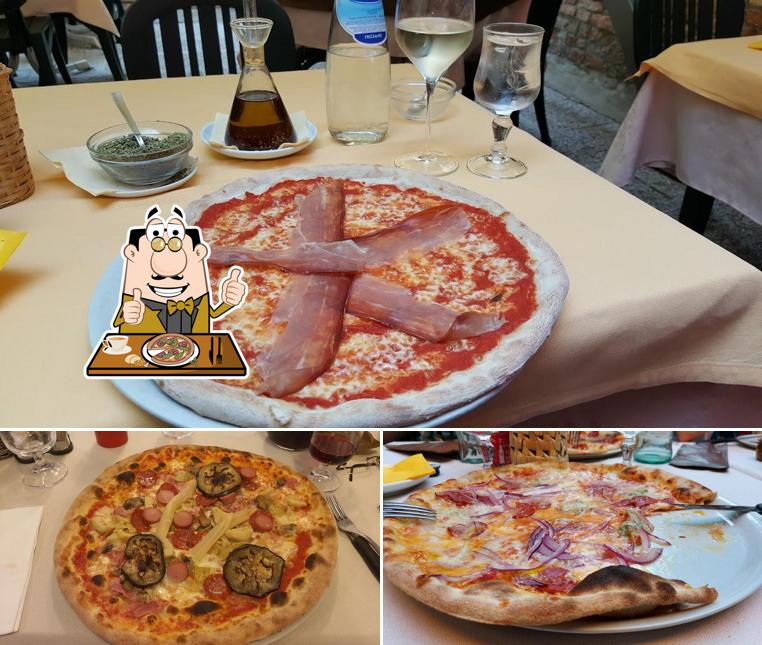 Ordina una pizza a Trattoria-Pizzeria All'Anfora