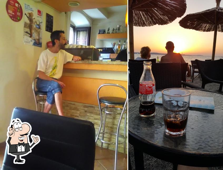 Siediti a un tavolo di Caffe bar Viva