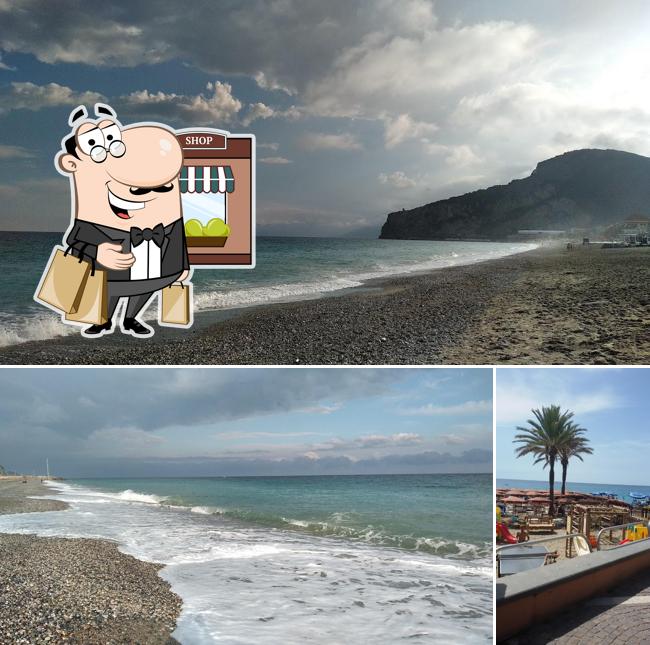 Goditi la vista dall'area esterna di Bagni Nautico