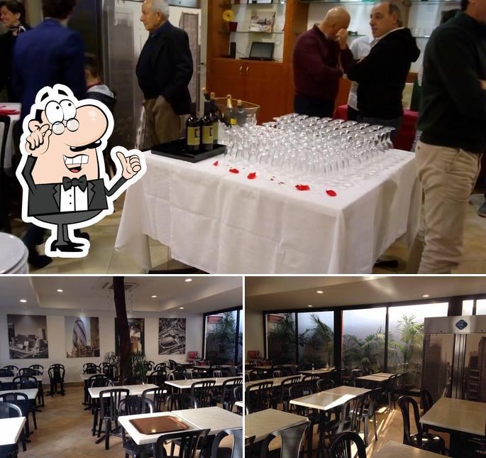 Dai un'occhiata agli interni di Arch Bar