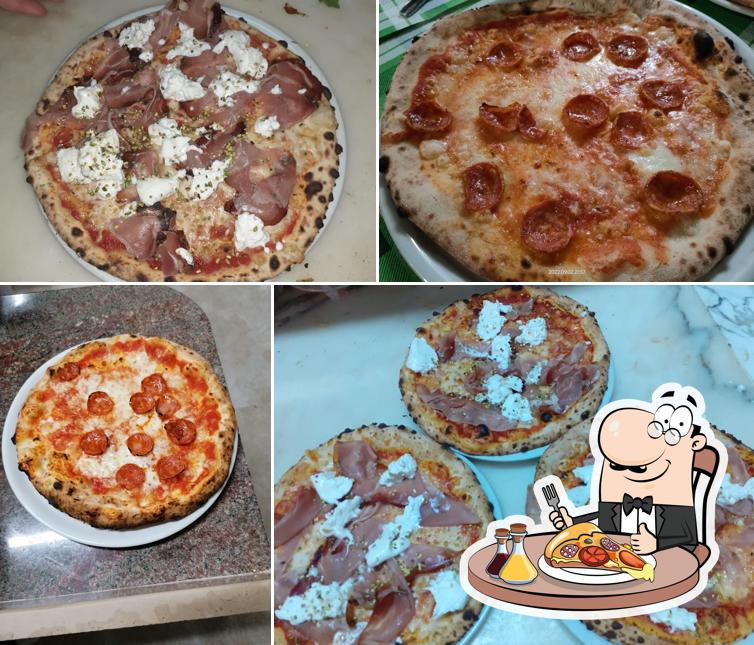 A Pizzeria "Onda onda blu "sala all'aperto parcheggio libero, puoi provare una bella pizza