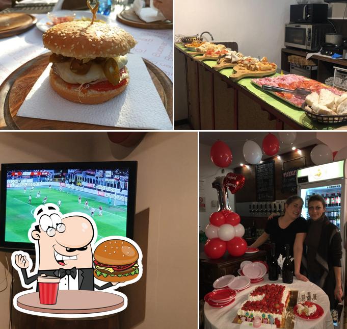 Ordina un hamburger a Eli's House