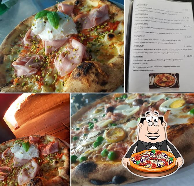 Scegli una pizza a Pizzeria Al Pizzico