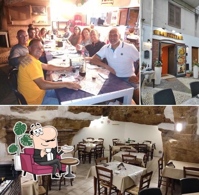 Gli interni di Antica Pizzeria La Grotta