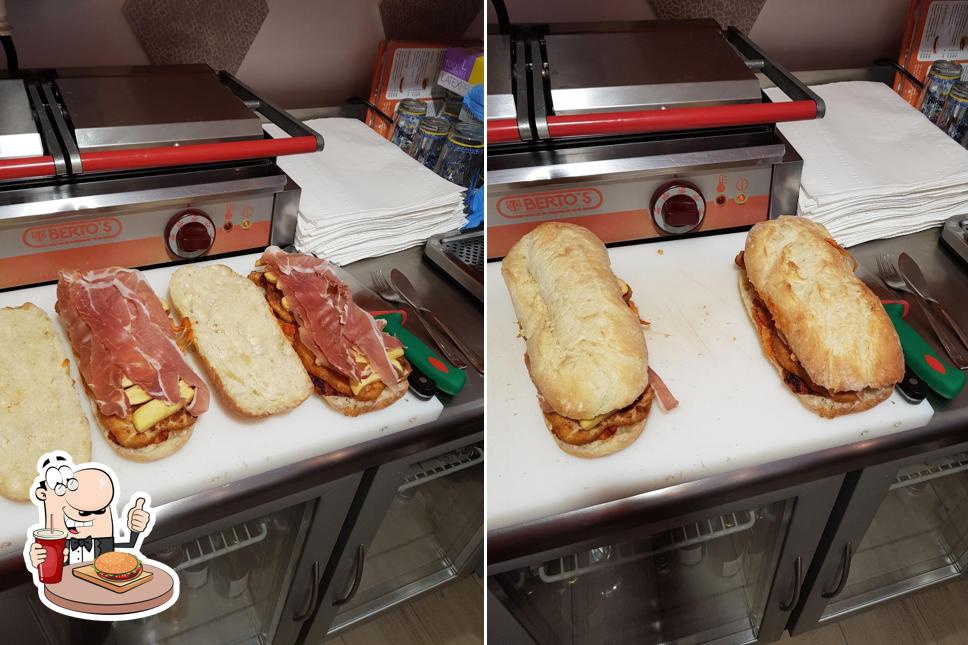 Prenditi un hamburger a PANINHOUR