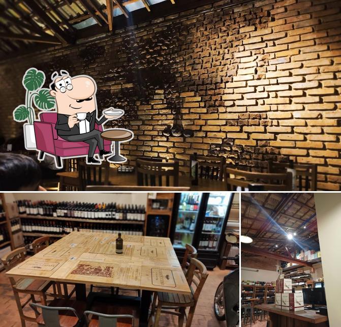 Sente em uma das mesas no Forneria 1846