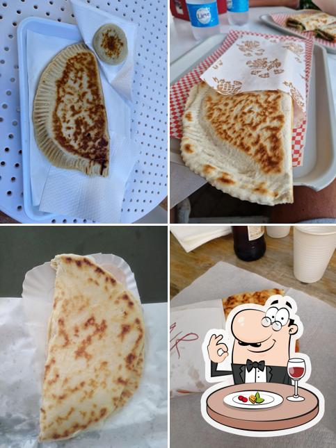 Cibo al PIADINA "PARADISO DEL GUSTO"