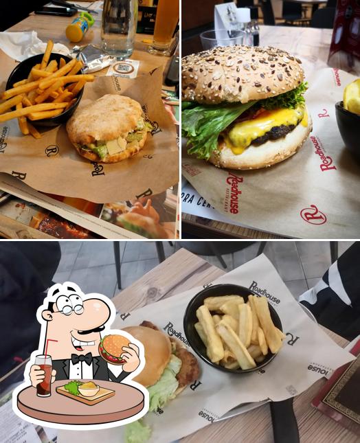 Ordina un hamburger a Roadhouse Restaurant Varese