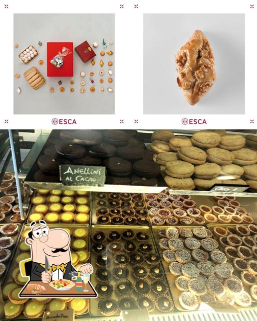 Platti al Pasticceria Esca Dolciaria