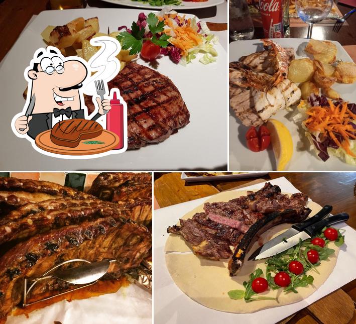 Ordina i un pasto a base di carne a Poco Loco Alghero