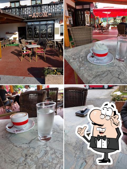Gli interni di Bar Atom
