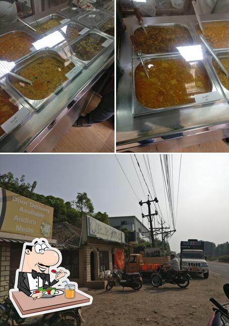 RR Chicken is distinguished by food and exterior