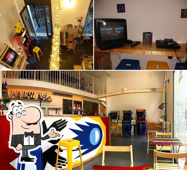 Siediti a un tavolo di Bug Arcade Bar
