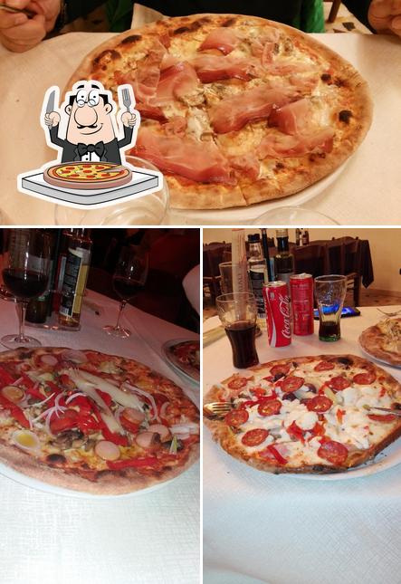 Prenditi una pizza a Ristorante Pizzeria Bella Napoli