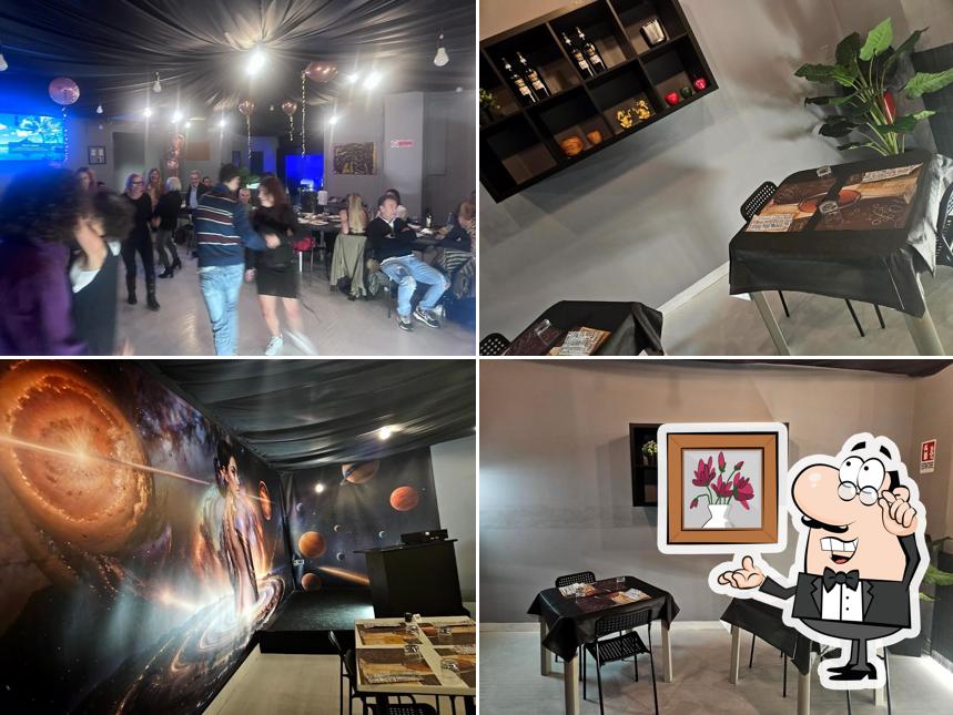 Black Hole Risto Pub