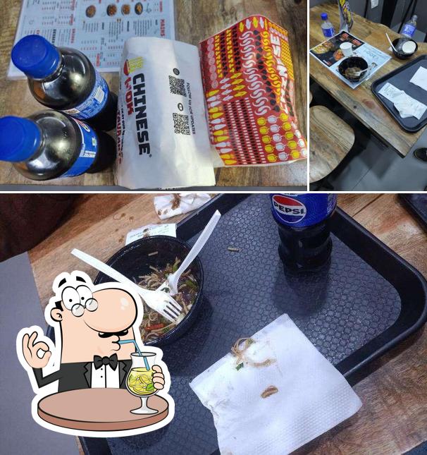 The picture of Chinese Wok’s drink and food